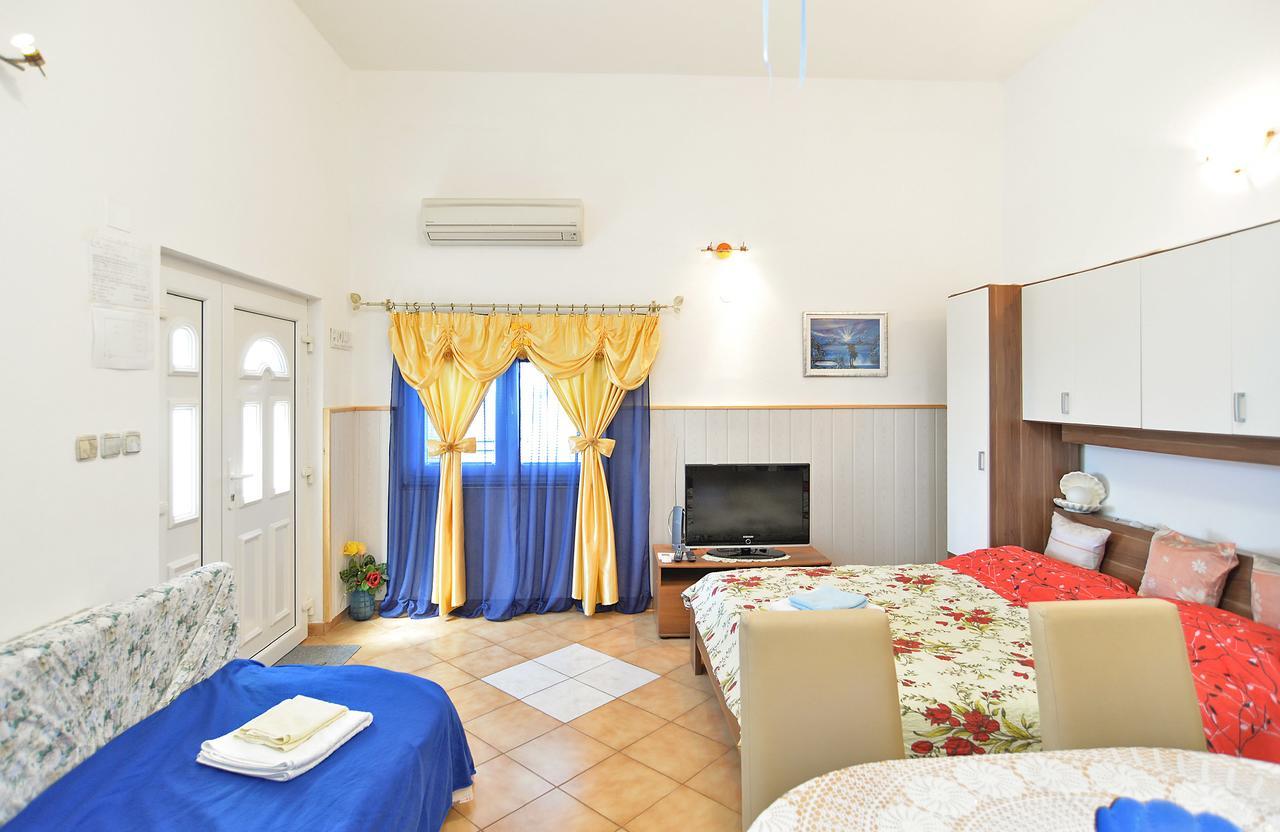 Apartments Dino 1374 Pula Ngoại thất bức ảnh