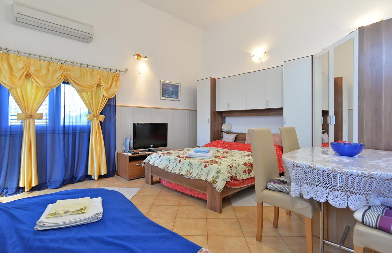 Apartments Dino 1374 Pula Ngoại thất bức ảnh
